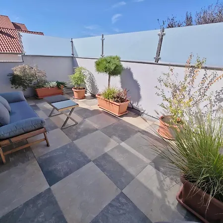 Land Club Hotel Novi Banovci