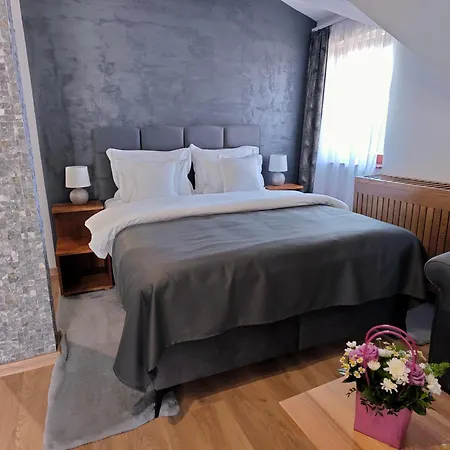 Hotel Land Club Novi Banovci