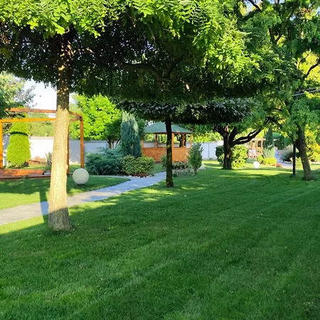 Hotel Land Club Novi Banovci