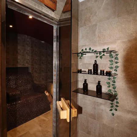 Land Club Hotel *